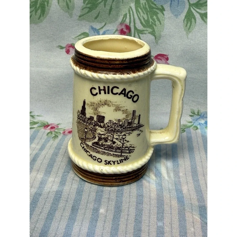 Vintage Souvenir Lot Wisconsin Bell Chicago‎ Mug Statue of Liberty Clock Horse